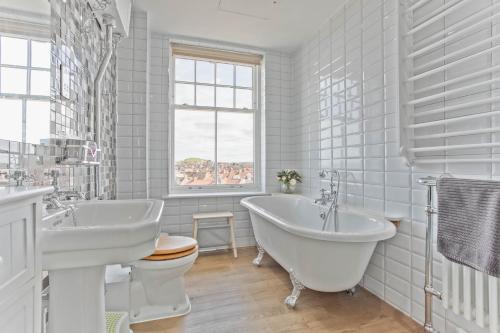 Time and Tide - Crabpot Cottages - Apartment with Amazing sea views