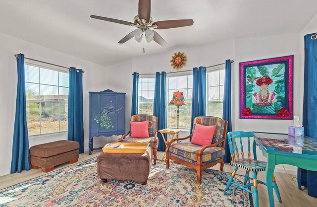 Tiny Home Getaway in Arizona-Mountain views in Rural Area