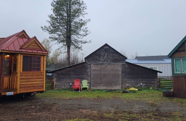 Tiny Home Hotel Tumbleweed Cypress #1 on the farm