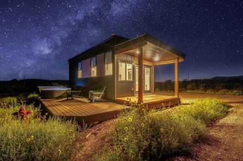 Tiny Home w Panoramic Views Hot Tub Near Zion
