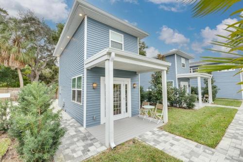 Tiny Home with Pool in Heart of DT Dunedin