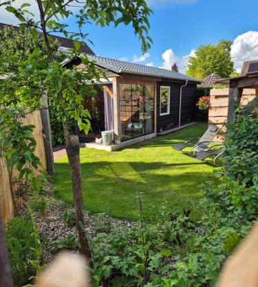 Tinyhouse met Hot Tub en ruime privé tuin