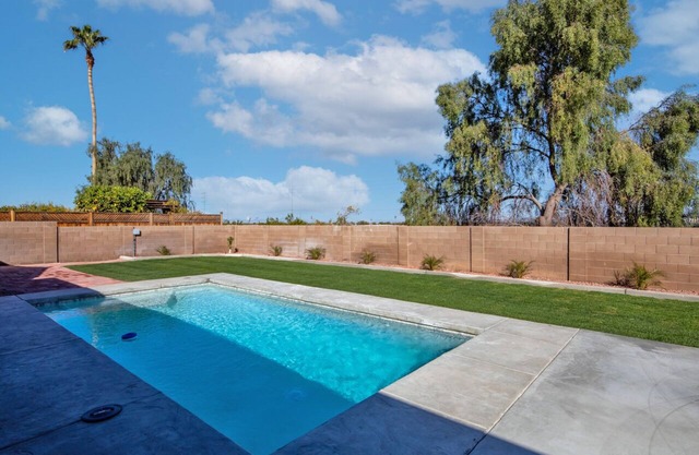 TMK-Spacious 4br home with pool for your comfort. EV charger available