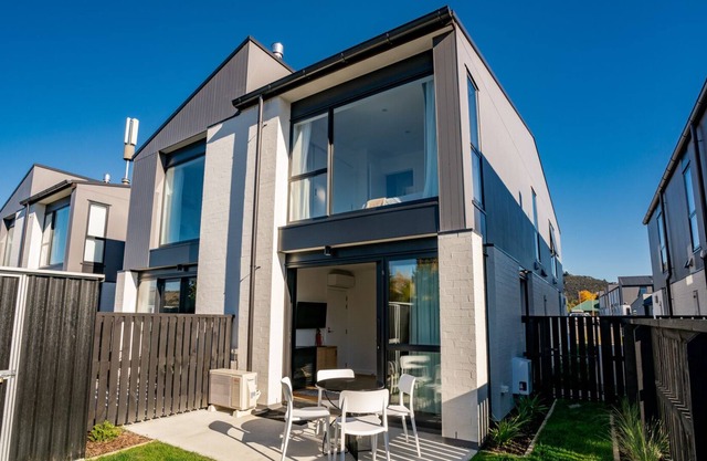 TOI TOI - WANAKA HOLIDAY HOME, family friendly in Wanaka