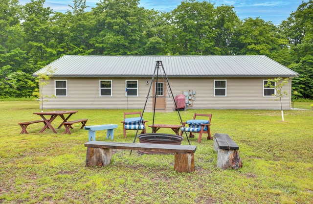 Toivola Home w/Fire Pit: 8 Mi to Lake Superior!