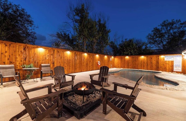 Tolle Haus: W/pool & Firepit-walk to Schlitterbahn, Comal Chutes & Downtown!