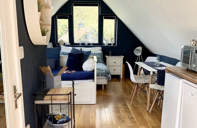 Tollgate Lodge Studio Apartment - Private Entrance