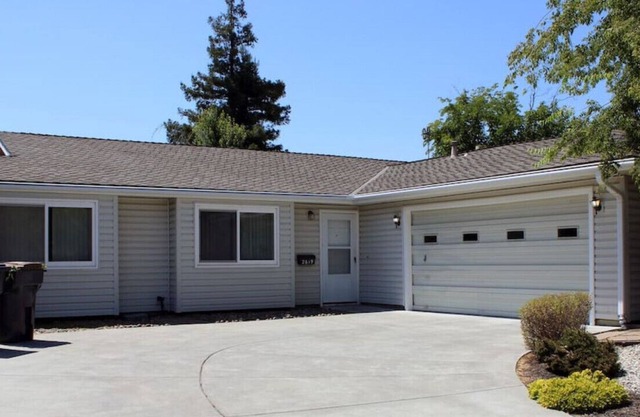 Tomodachi House - The Perfect Getaway for All!