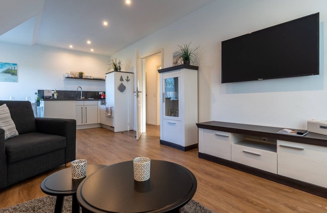 Top-equipped thatched-roof holiday apartment with far-reaching views just outside SPO