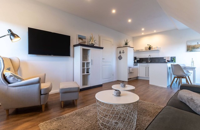 Top-equipped thatched-roof holiday apartment with far-reaching views just outside SPO