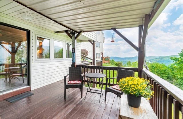 Top of 7, B-10- Condo close to Boone, Banner Elk, and Blowing Rock, Mountain View, Gas Log Firepl.