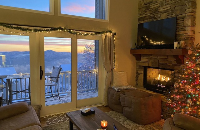 Top of Beech! Incredible Views of Grandfather Mtn and Banner Elk/Walk to Fred’s