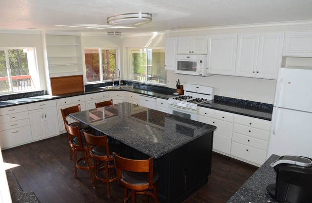 TOP of PINE Mountain! 270 view 3-bed house at mouth of the Russian River Wifi AC