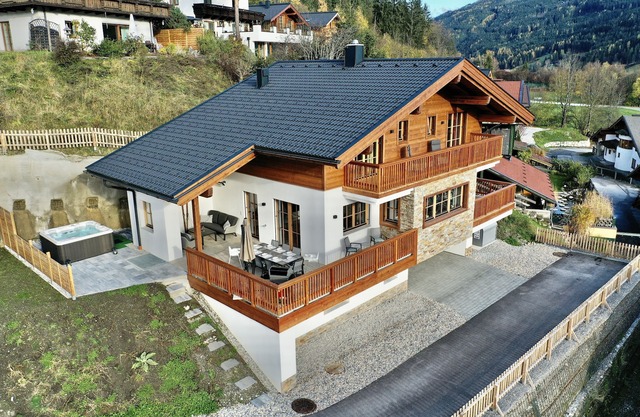 TOPCHALET with heated covered outdoor whirlpool, sauna and Hochkönigcard
