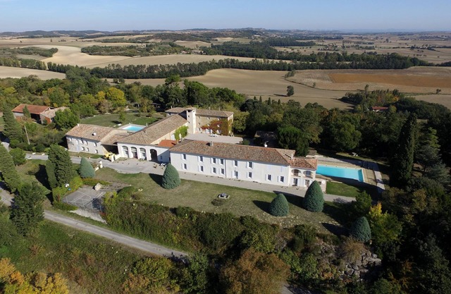 Tower wing apartments, 2 bedrooms, 4 to 6 people, swimming pool, tennis, park