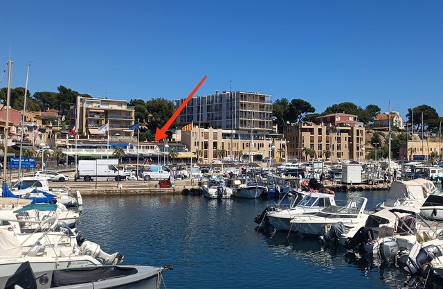 Très Beau T2 sur le Port de Carry le Rouet