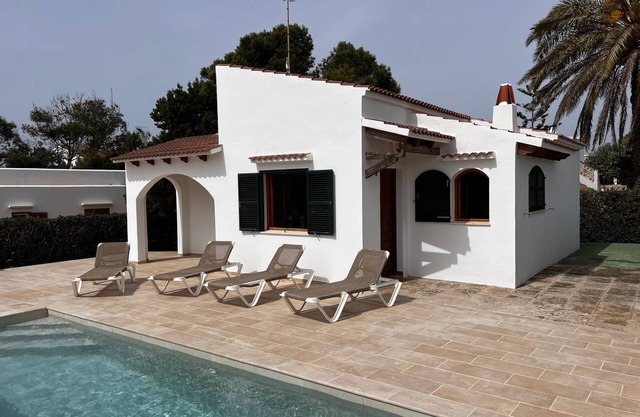 Traditional holidayhouse in a prime location of Cala Blanca/Ciutadella with pool