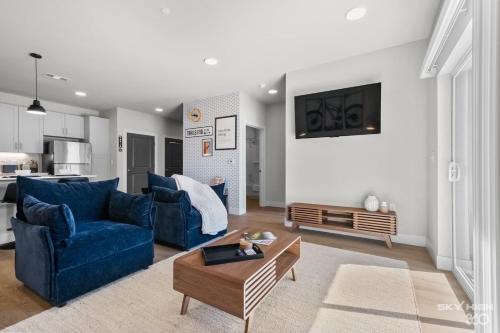 Trails End Here, King Bds, Gym, Furnished Lux Apt