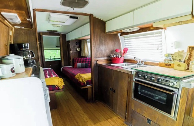 Trails End Vintage Airstream - River Access