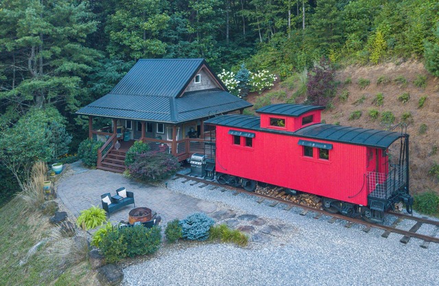 Train Caboose w/Upscale Amenities Minutes to Waynesville & Asheville