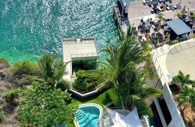 Tranquil Beachfront Haven in Mombasa, Spacious 2 Bedroom Apt With Stunning Views