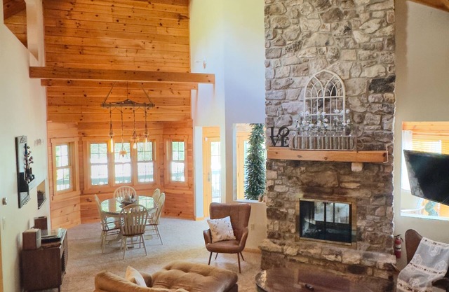 Tranquil, Boho Cabin Retreat overlooking Lake