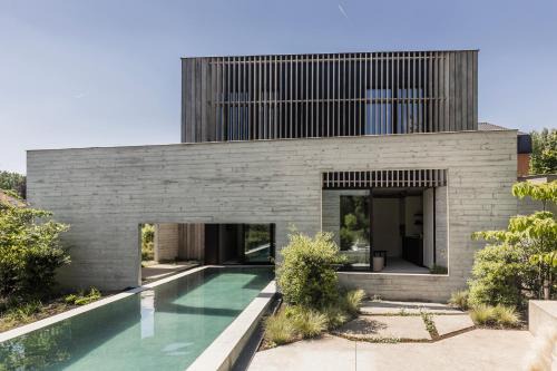 Tranquil Designer Stay with Infinity Pool