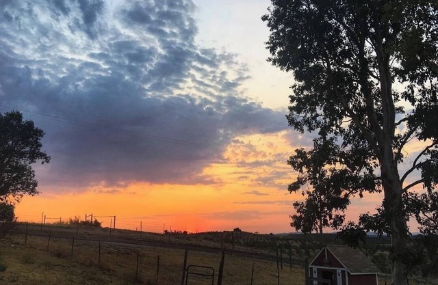 Tranquil Farmhouse with stunning sunsets.