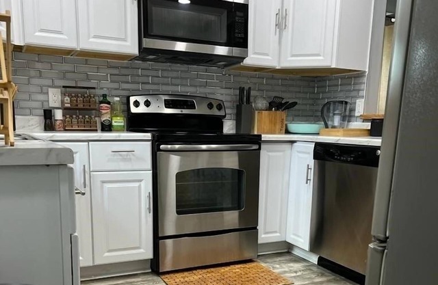 Tranquil Haven: Modern Retreat in Newark