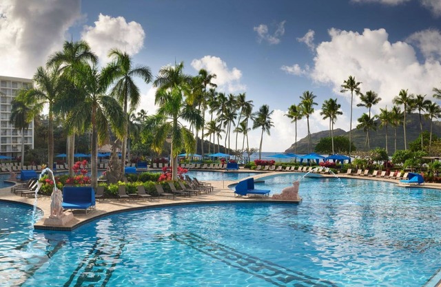 Tranquil Oasis on Kaua'i's Shores! 4 Ocean View Rooms! Pool, Airport Shuttle!