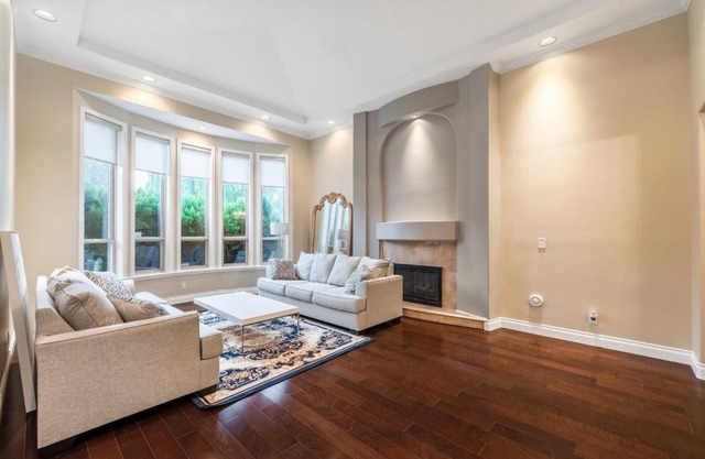 Tranquil Oasis:Your Private Bedroom in Richmond