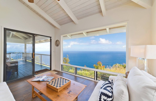 Tranquil Ocean View Cottage: Your Idyllic Escape at Waipio Valley, Big Island HI