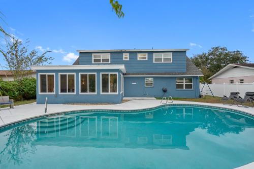 Tranquil Retreat with Huge Pool Near Tampa International Airport