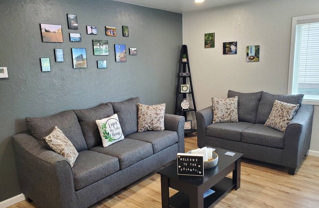 Tranquil setting 15 Miles from Iowa Great Lakes - Fully Furnished with Game Room