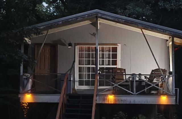 Tranquil Treehouse Cottage 10 mins from Downtown Canton