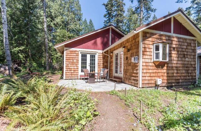 Tranquility Vista Cottage at amazing Lily Point - Point Roberts Wa.