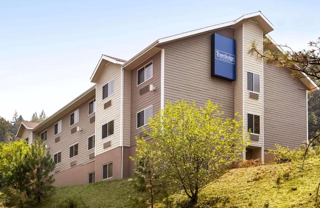 Travelodge by Wyndham Dunsmuir