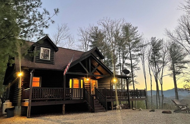 Tree Top Getaway - Tree Top Getaway close to Fontana Lake and NOC - Free Passes!