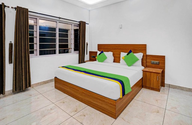 Treebo Trend The Hazeberg Munnar With Mountain View