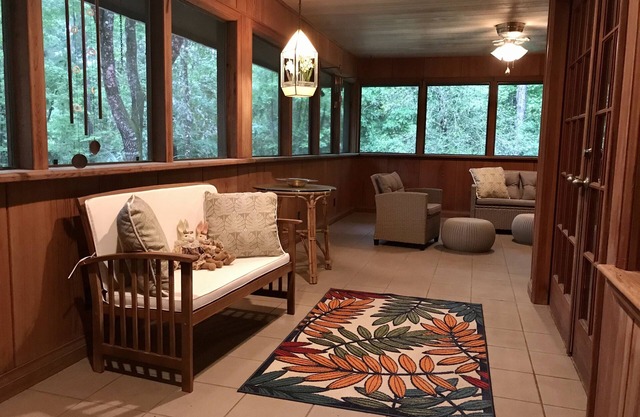 Treetop artist retreat