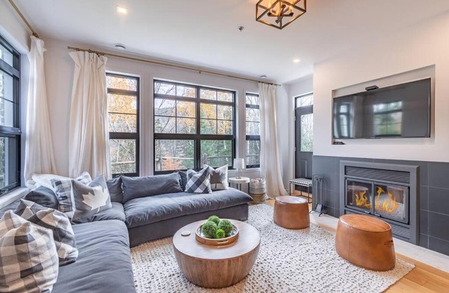 Tremblant Prestige - Les Eaux 215-6