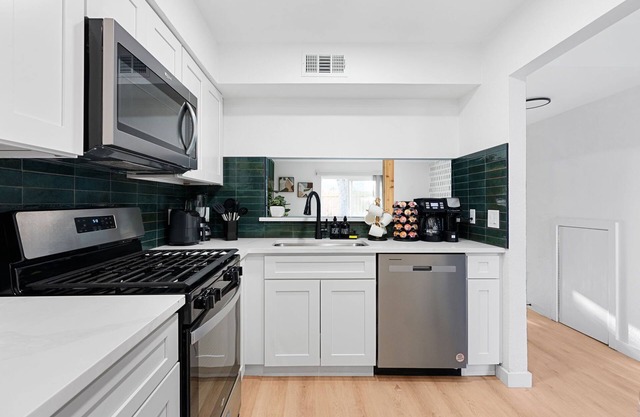 Trendy 3 Bedroom Oasis in Central Austin