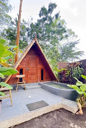 Triangle House and hot spring