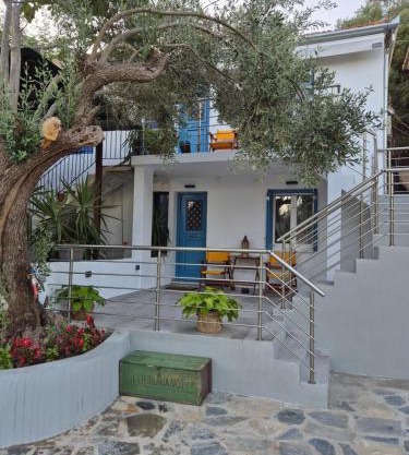 Trikeri Inn