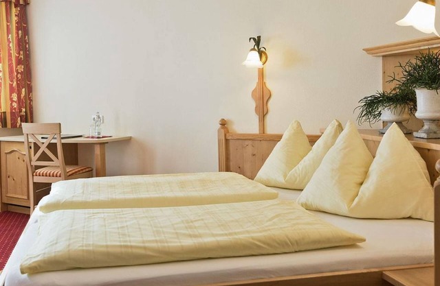 Triple room with shower, WC "Gasteinerblick" - Untermüllnergut, country hotel