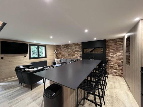 Triplex moderne avec cheminée, balcon et parking à Cauterets - FR-1-812-78