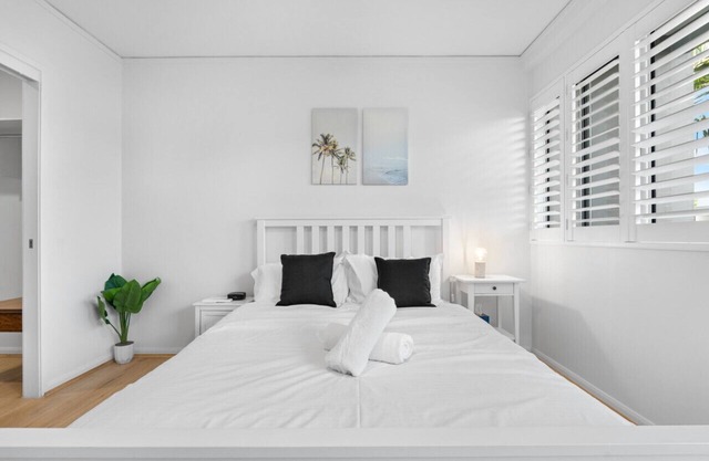 Tropical Bulimba Getaway 2BR | *2 x Parking/Pool*