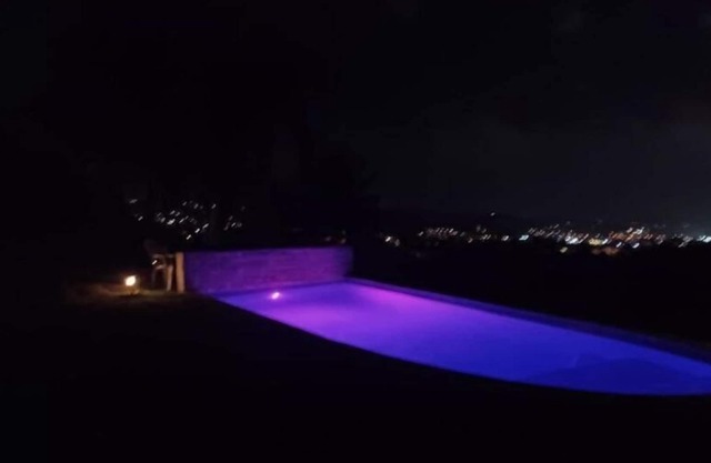Tropical Retreat with Infinity style Pool