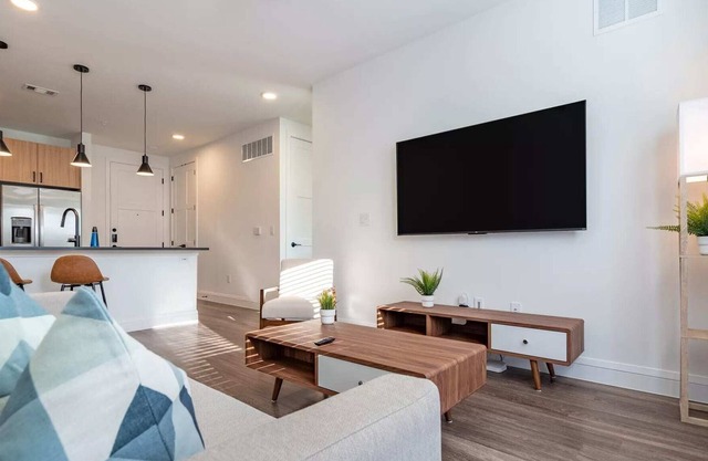 Troubadour Landing #448 I Modern 1 Bed Apt in Austin