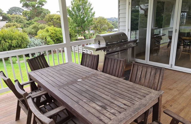 TULLYNEAR- Flinders Beach House